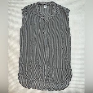 Old Navy Black & White Striped Button-Down Blouse - Small